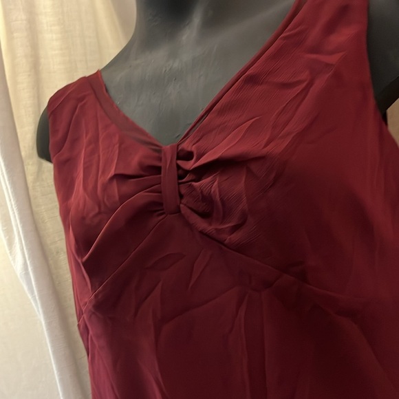 b.i.y.a.y.c.d.a. Stylish Burgundy V-Neck Sleeveless Blouse - Picture 3 of 12